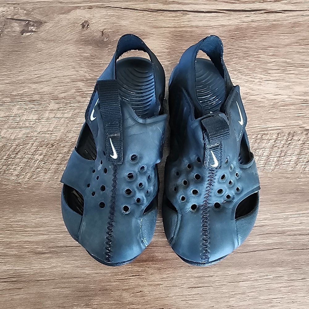 Nike sandal/water shoe